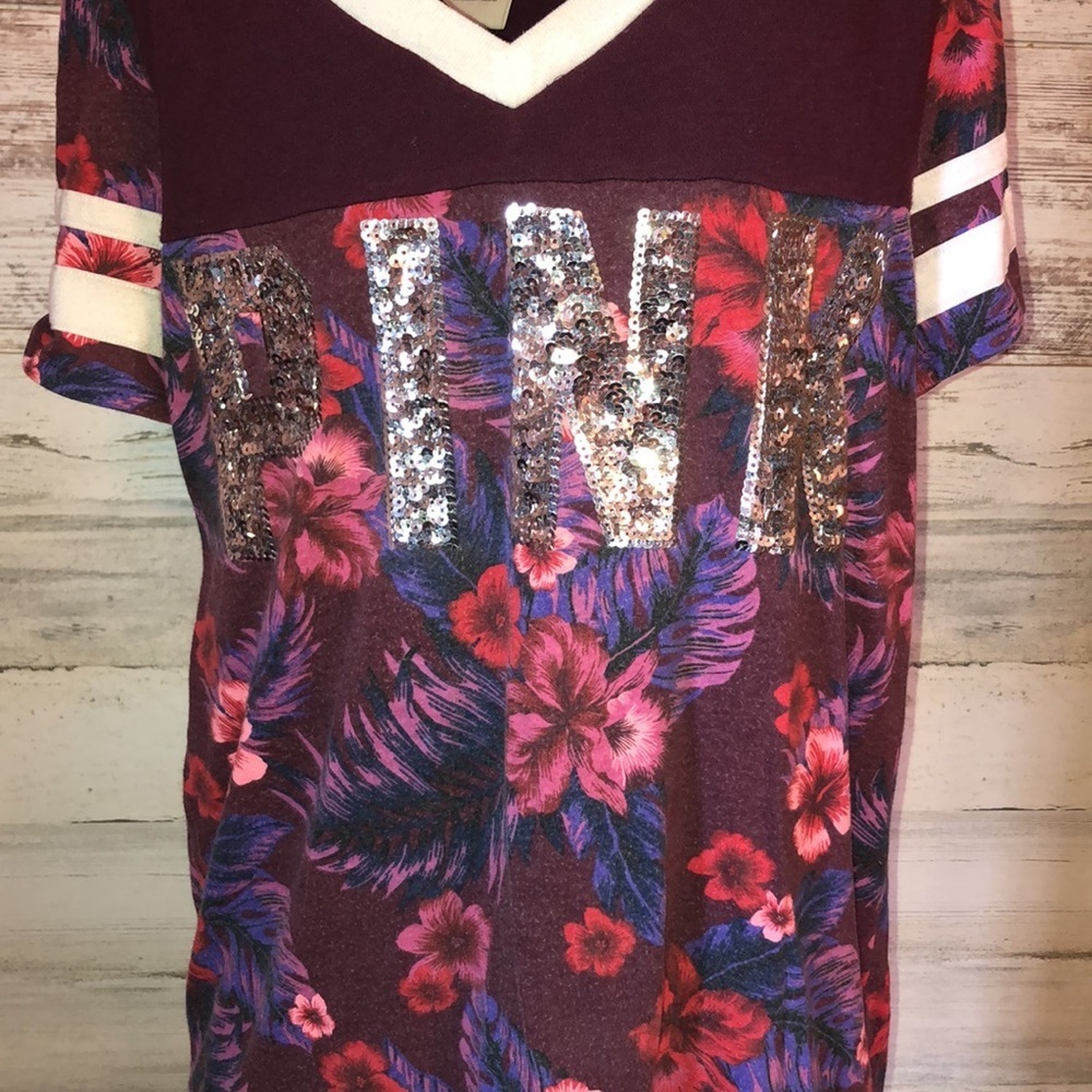 PINK Victoria’s Secret floral v-neck shirt tropical maroon shirt size medium​ - Picture 4 of 5